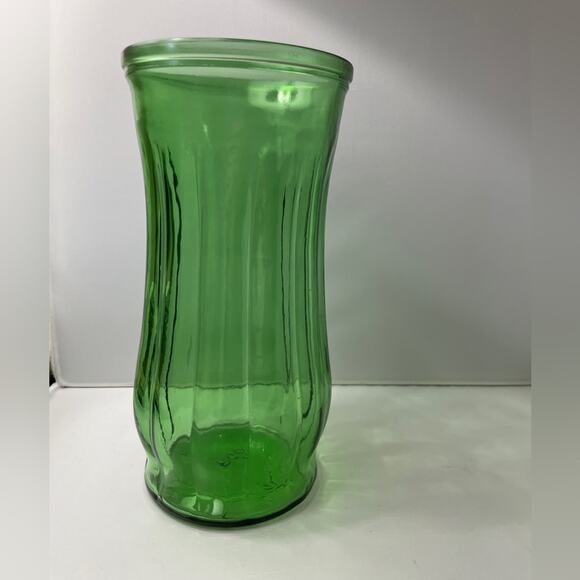 Vintage Emerald Green Glass Wide Mouth Vase w/ Vertical‎ Rib - Picture 5 of 5